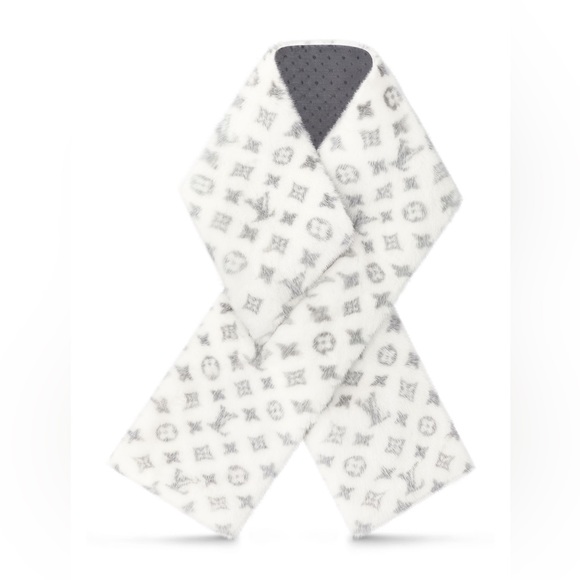 Louis Vuitton Monogram White Mink Stole - Picture 2 of 8